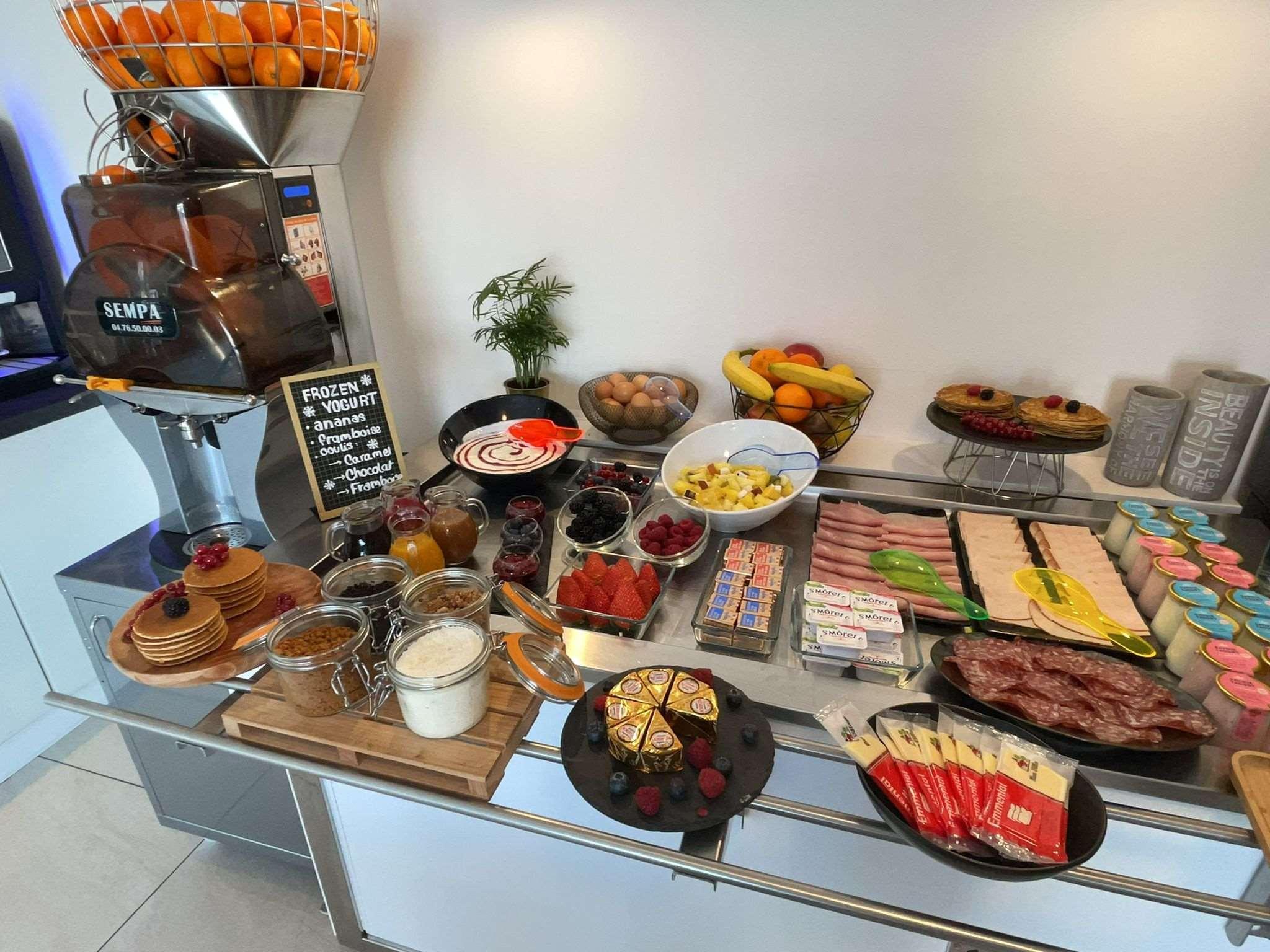 Kyriad Sud - A709 Hotel 3*
